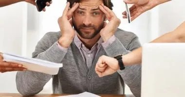 كيف أتعامل مع السلبين ؟
